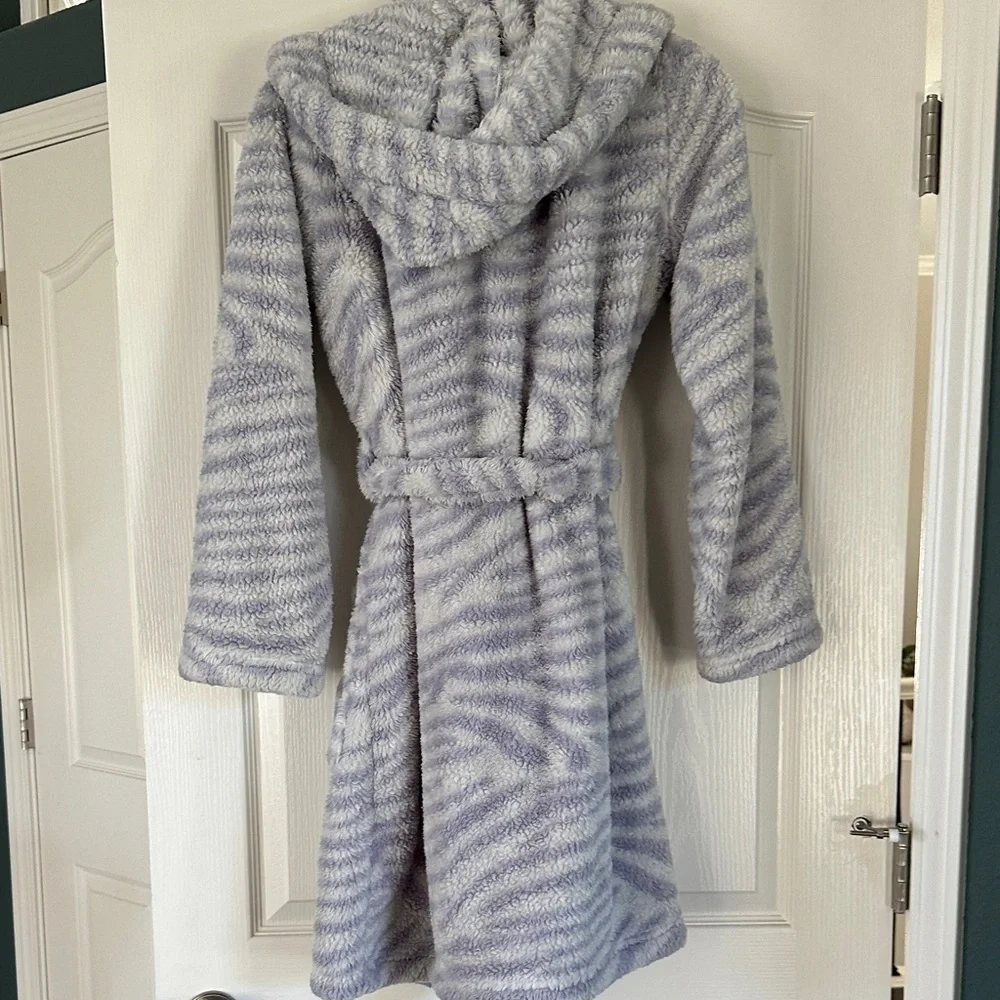 UGG Soft lavender Patterned Fleece Robe - Picture 3 of 3